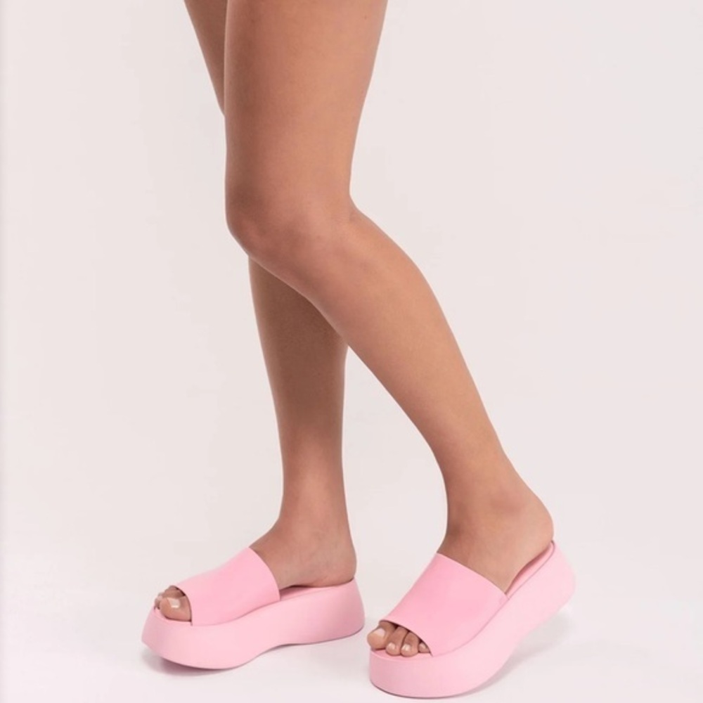 Melissa Pink Barbie Sandals🦩